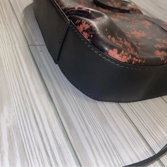 Simply Vera Remsen Crossbody Bag - Picture 9 of 13